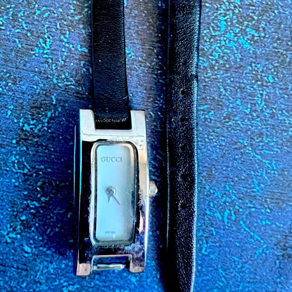 Vintage ♥️ GUCCI Wrist Watch - Needs Love & Repair